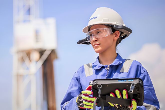 瑞歐威爾 重構(gòu)輕量AI頭戴計(jì)算機(jī)，為工業(yè)場(chǎng)景加載“視覺大腦”